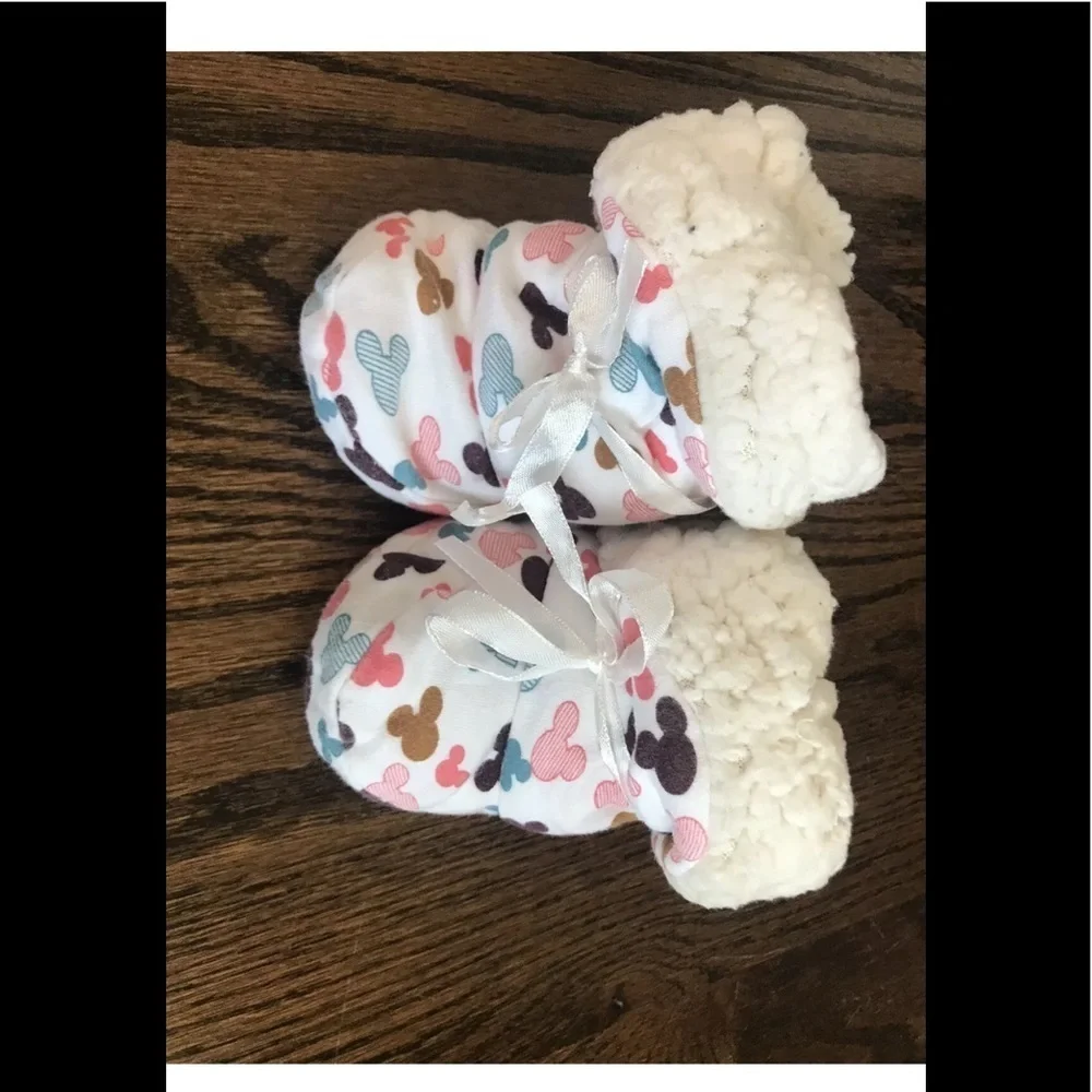 Disney baby shoes sz 0-6 mo Cotton Mickey Mouse Print